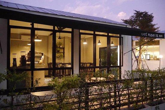 Cafe Fleur de Mai